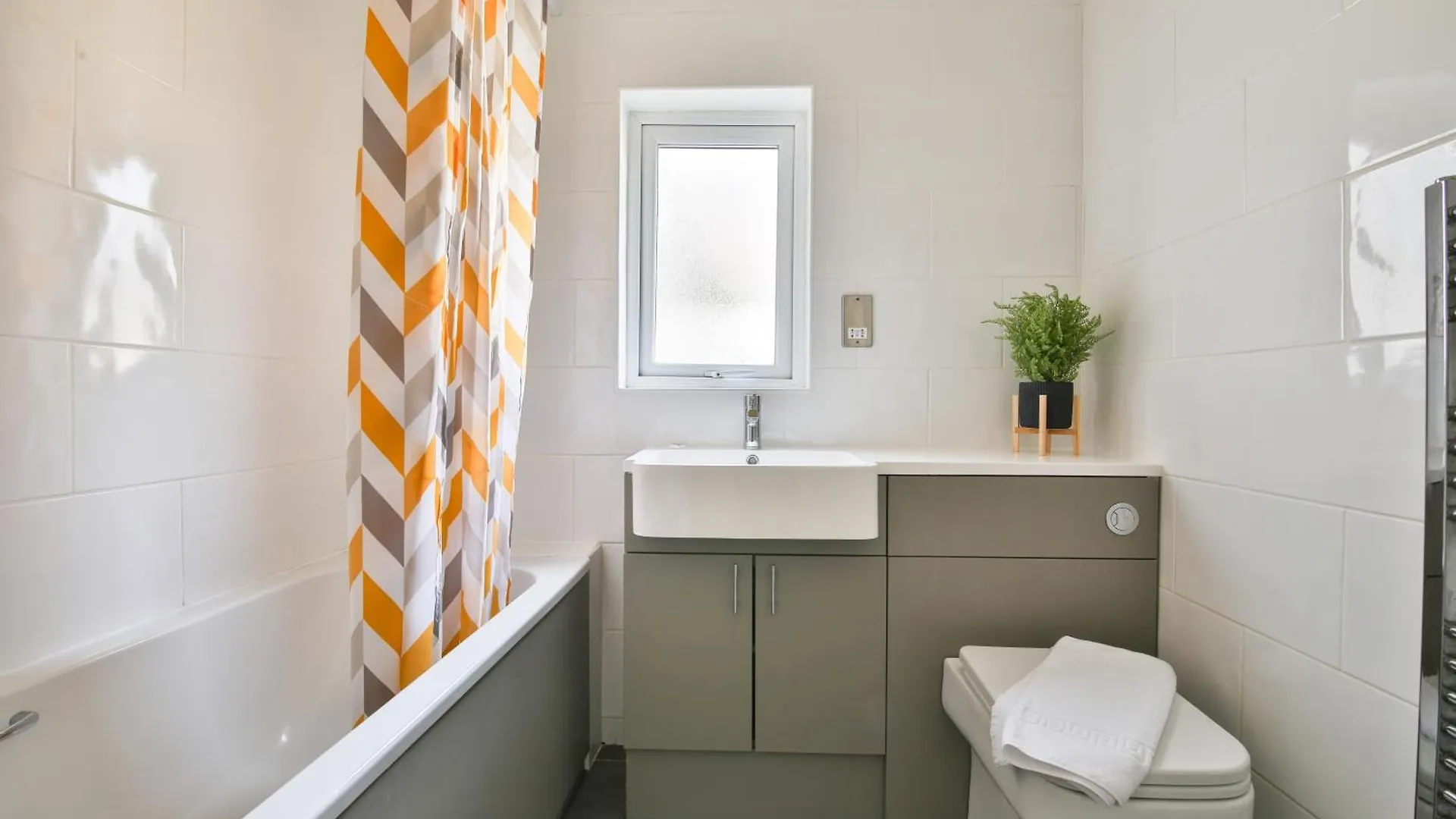 Stayright 3-Bed Home Near Central Cardiff- Sleeps 6, Twin Or King Beds 0*, Cardiff