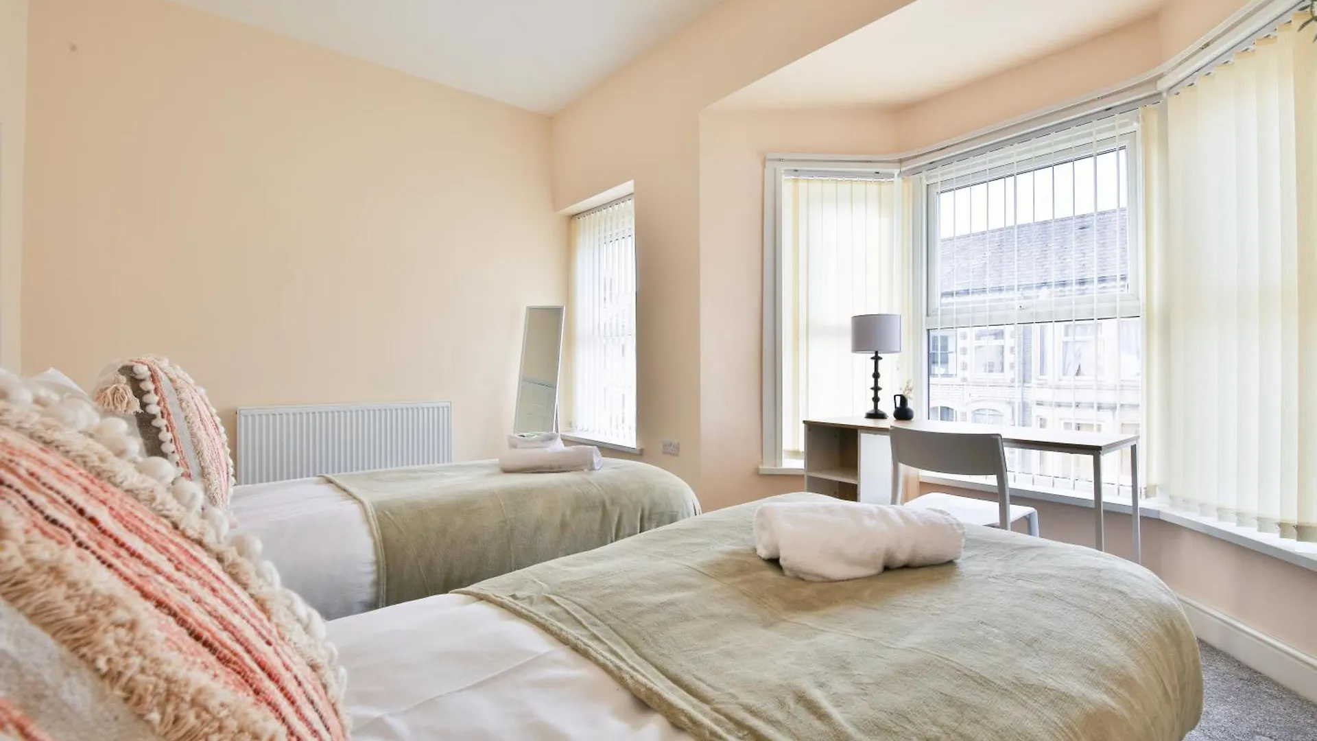 Stayright 3-Bed Home Near Central Cardiff- Sleeps 6, Twin Or King Beds Reino Unido