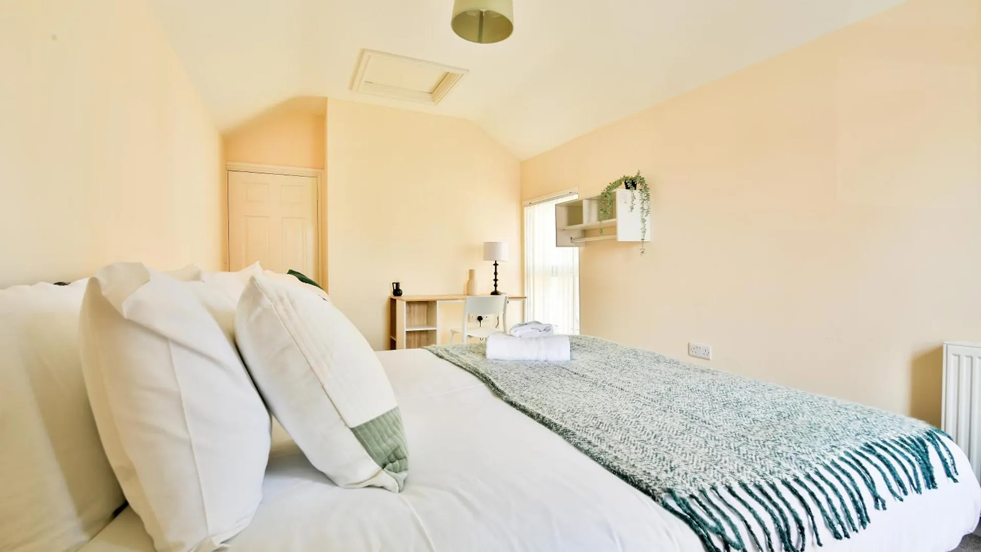 Stayright 3-Bed Home Near Central Cardiff- Sleeps 6, Twin Or King Beds