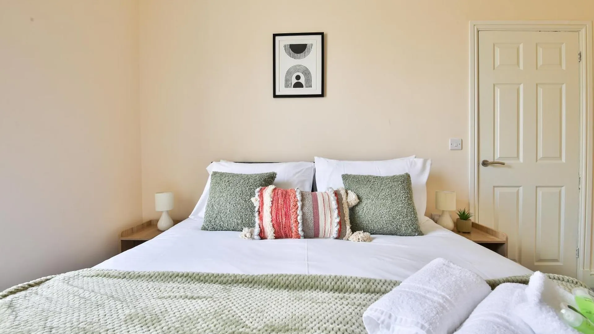 Stayright 3-Bed Home Near Central Cardiff- Sleeps 6, Twin Or King Beds Cardiff