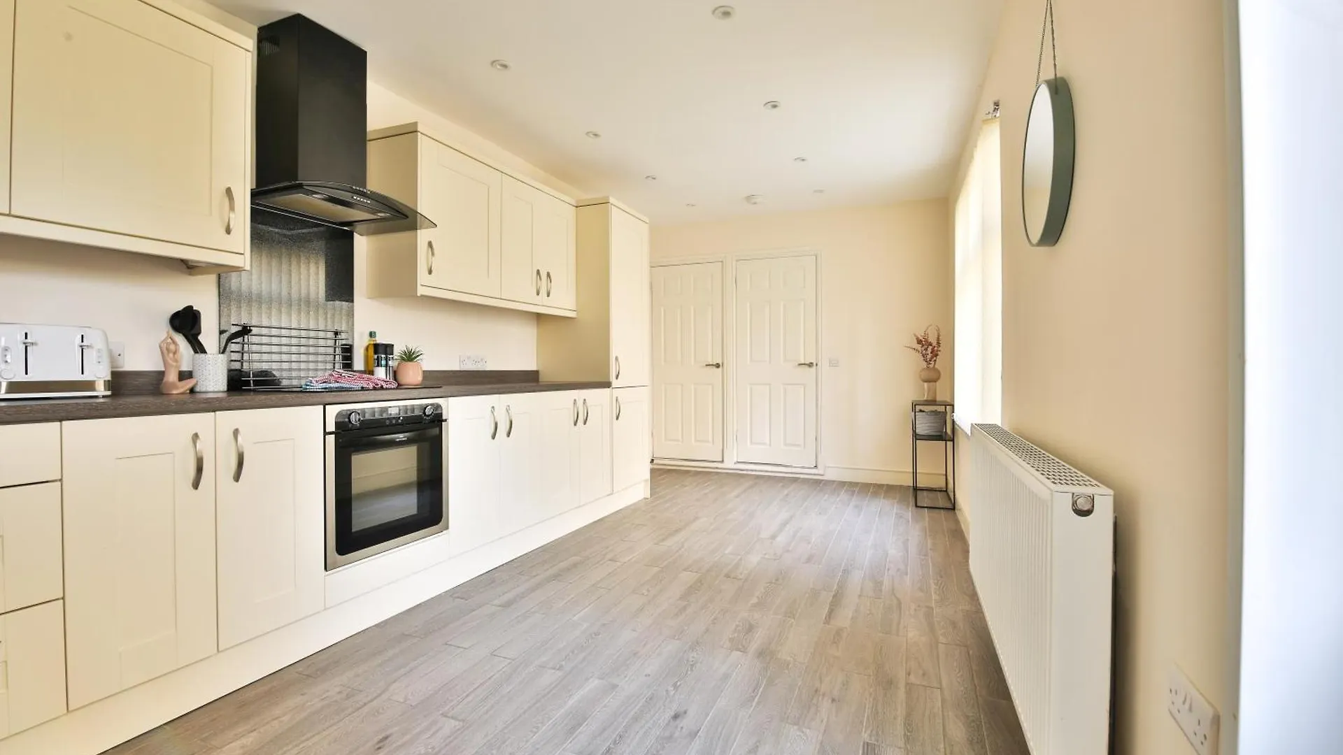 Stayright 3-Bed Home Near Central Cardiff- Sleeps 6, Twin Or King Beds
