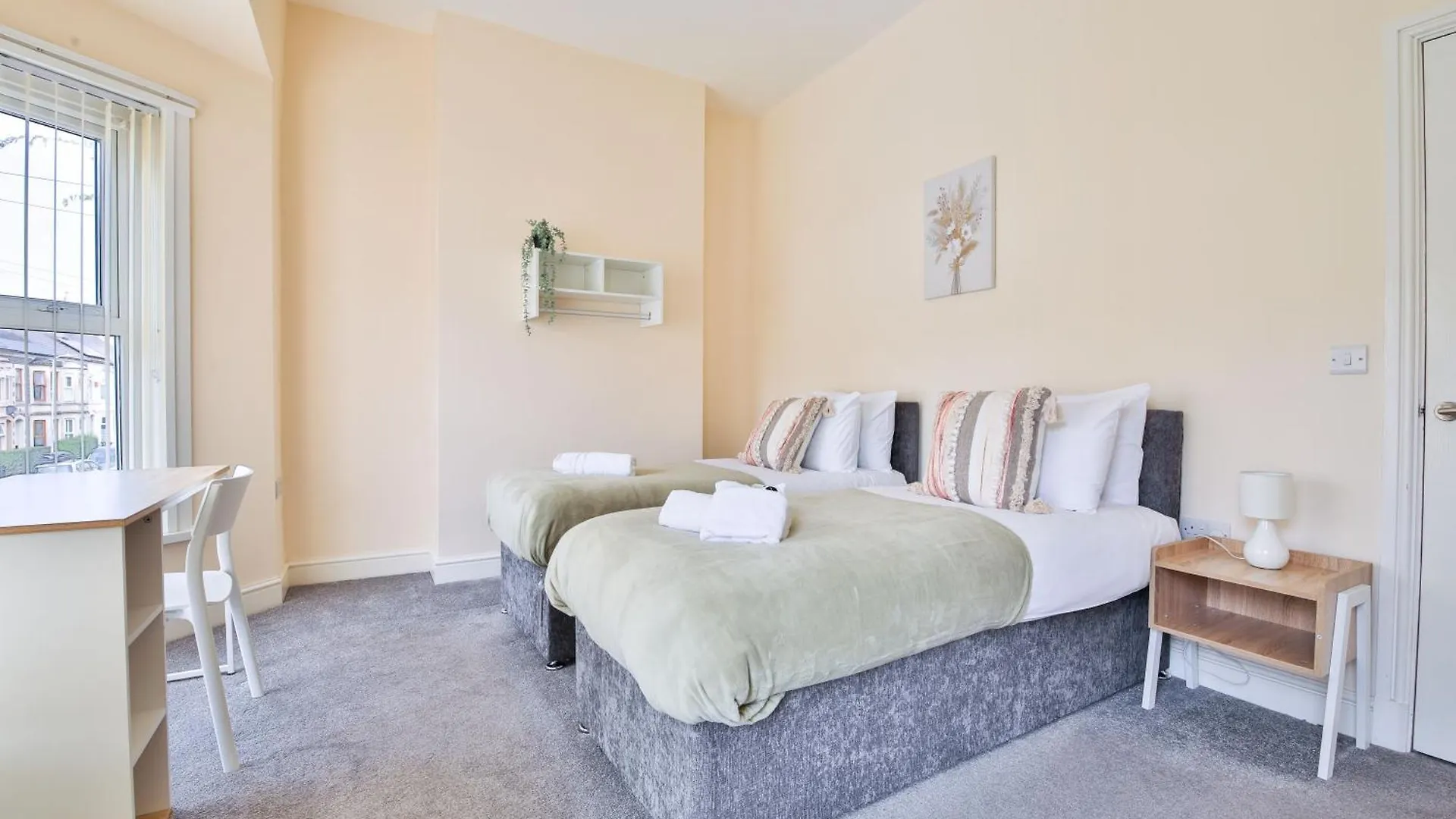Stayright 3-Bed Home Near Central Cardiff- Sleeps 6, Twin Or King Beds